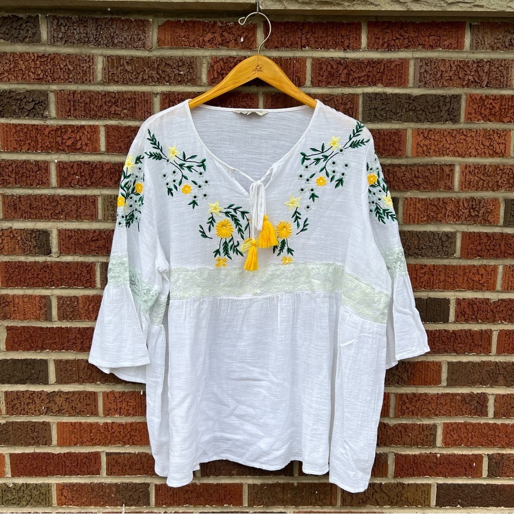 Casual Collection by F&F White Yellow Peasant Top